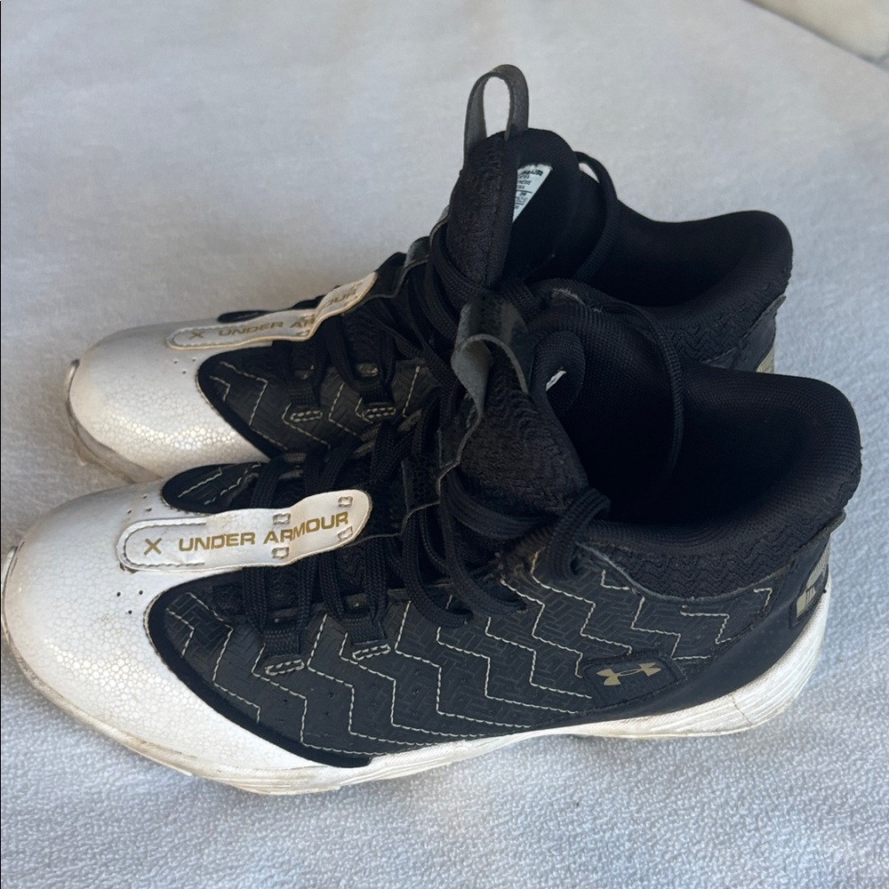 Kids Size 3.5Y, Under Armour Harper 9, Black and White
Cleats